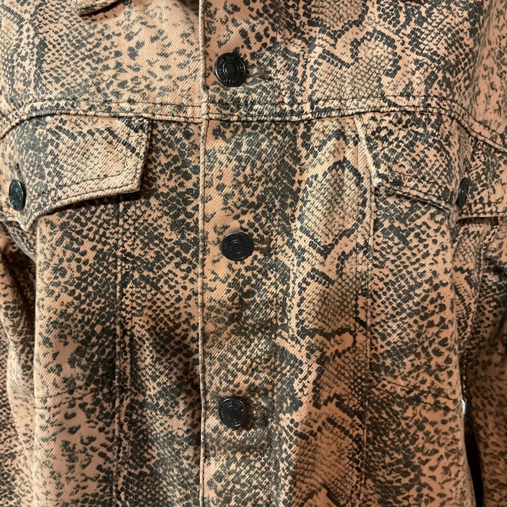 Free People Women's Snake Printed Collared Skin Trucker Jean Jacket Size Large - Picture 6 of 14